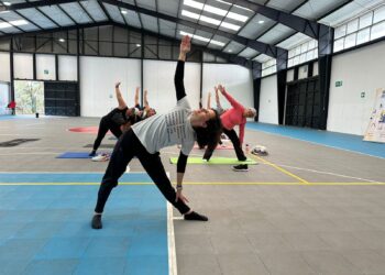 Parque Erick Barrondo recibe taller gratuito de yoga impartido por la Embajada de la India