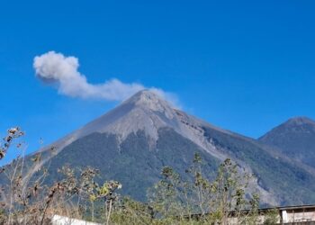 Alerta preventiva en el agro por actividad del volcán de Fuego