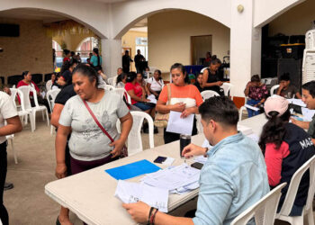 Entrega de kits productivos fortalece los huertos familiares
