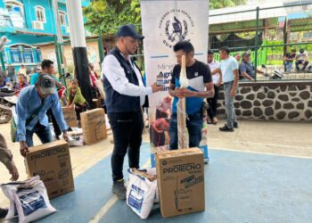 Entrega de kits productivos impulsan establecimiento de huertos familiares