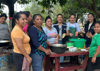 Familias rurales aprenden a preparar alimentos saludables