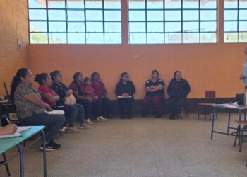 Fortalecen vínculos entre productores y centros educativos de Jalapa