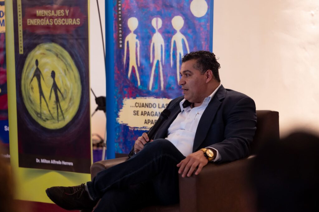 Presentación de la novela «Cuando las luces se apagan, ellos aparecen», del doctor Milton Herrera.