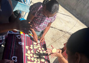Mujeres rurales de Santa Rosa fortalecen su economía con la producción de dulces de leche