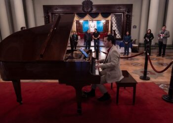 Melodías que encantan: ensayo abierto de Jr. Medina