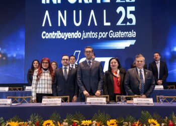 El ministro de Finanzas Públicas y presidente del Directorio de la SAT, Jonathan Menkos Zeissig participó en la presentación del informe. Foto Minfin
