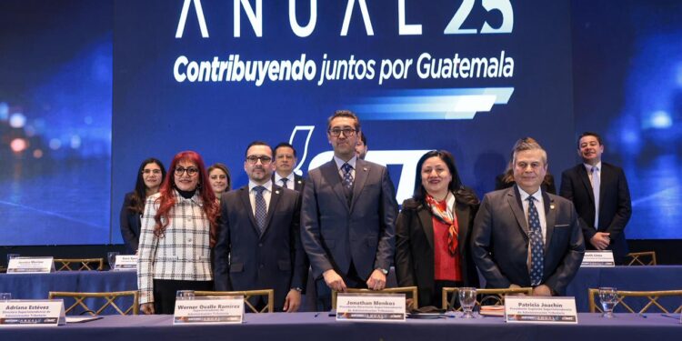 El ministro de Finanzas Públicas y presidente del Directorio de la SAT, Jonathan Menkos Zeissig participó en la presentación del informe. Foto Minfin