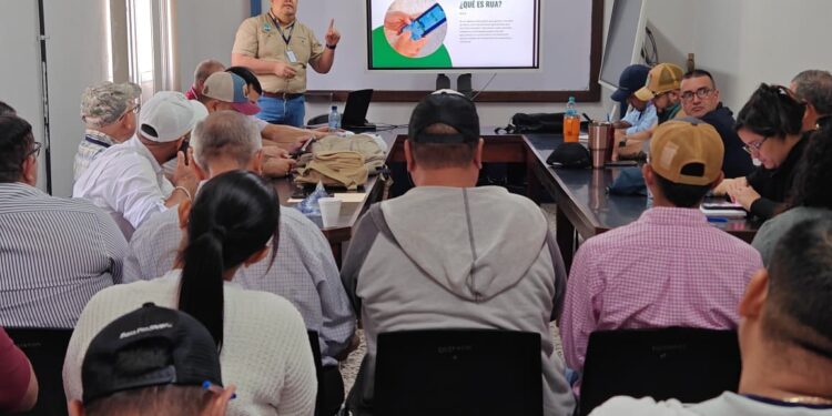Personal de Zacapa se especializa en el Registro Único de Agricultores
