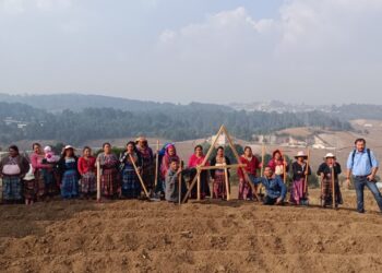 Promueven prácticas sostenibles para la protección de suelos en Olintepeque, Quetzaltenango