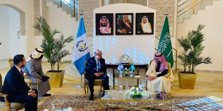 Ministro de Relaciones Exteriores de Guatemala visita Arabia Saudita para fortalecer relaciones diplomáticas, atraer inversiones y promover cooperación estratégica