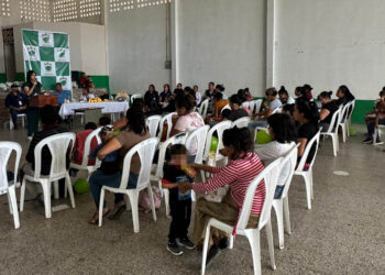 Un club que alimenta conocimiento y esperanza para las familias