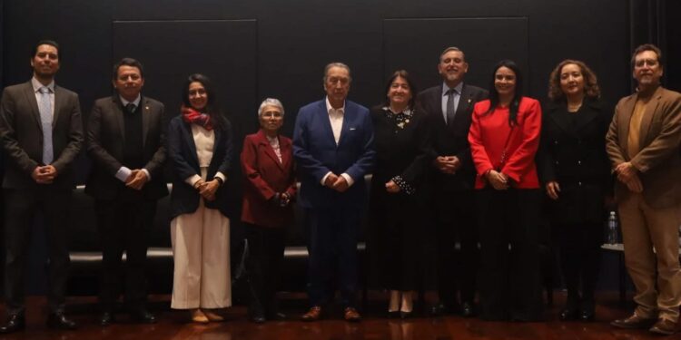 Ministra Liwy Grazioso participa en conversatorio conmemorativo sobre la democracia y los Acuerdos de Paz