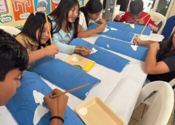 Niños y jóvenes de Chiquimula rinden homenaje a la Monja Blanca mediante el arte en tejas