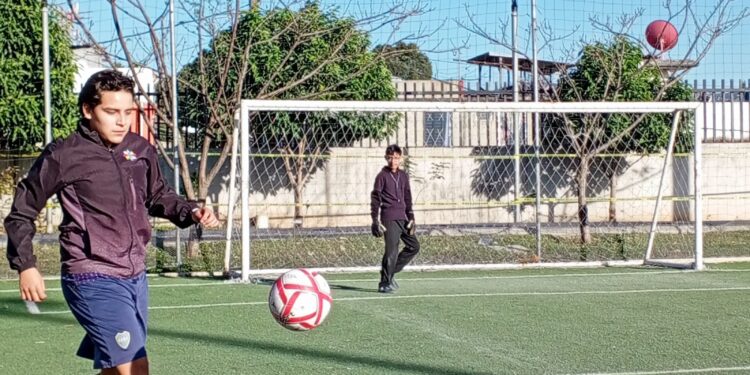 Academia de Fútbol del Parque de la Paz impulsa el desarrollo integral de la niñez y juventud en la zona 21