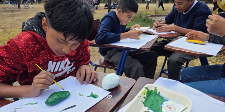 Casa de Desarrollo Cultural promueve taller de dibujo y pintura en piedra