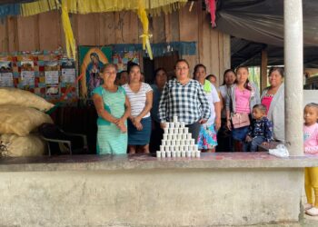 Mujeres de San Joaquín elaboran bálsamo artesanal