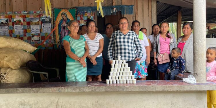 Mujeres de San Joaquín elaboran bálsamo artesanal