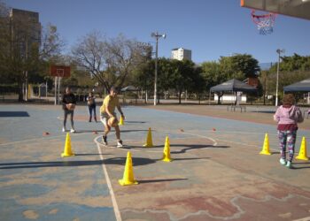 Academia de Maxibaloncesto llena de alegría y energía el Campo Marte