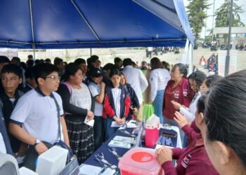 Feria de Educación Ambiental 2026 llenó de aprendizaje a los asistentes del Parque de la Paz en Cobán