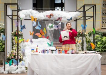 Cecilia Pérez preparó el “Taller de Collage” que convirtió el Palacio Nacional en un espacio de sanación