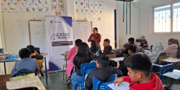 Juventud de San Juan Sacatepéquez fortalece la identidad cultural