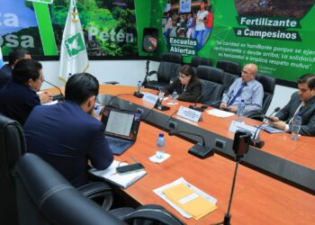 Autoridades del MCD sostienen reunión por avances para mejora en instalación deportiva en San José Poaquil, Chimaltenango