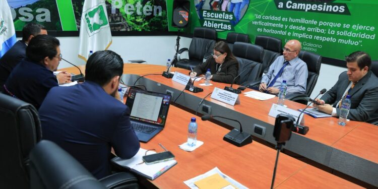 Autoridades del MCD sostienen reunión por avances para mejora en instalación deportiva en San José Poaquil, Chimaltenango