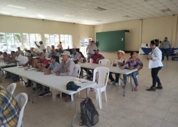 Técnicos y ganaderos de Zacapa aprenden prevención y control del Gusano Barrenador