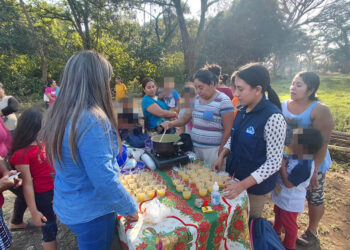 Capacitan a familias en el aprovechamiento de frutas locales