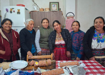 Promotoras forestales de Cantel aprenden a elaborar carne prensada