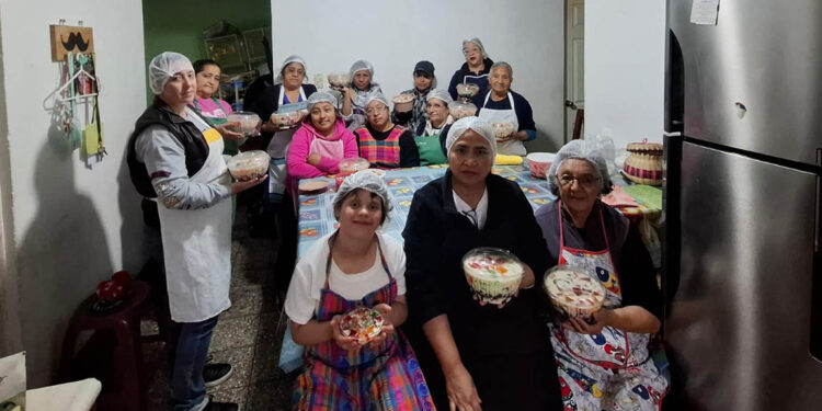 Comunidades fortalecen seguridad alimentaria con técnicas de cocina saludable