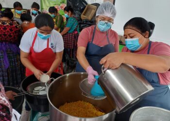 Fortalecen economía de promotoras mediante valor agregado a frutas locales