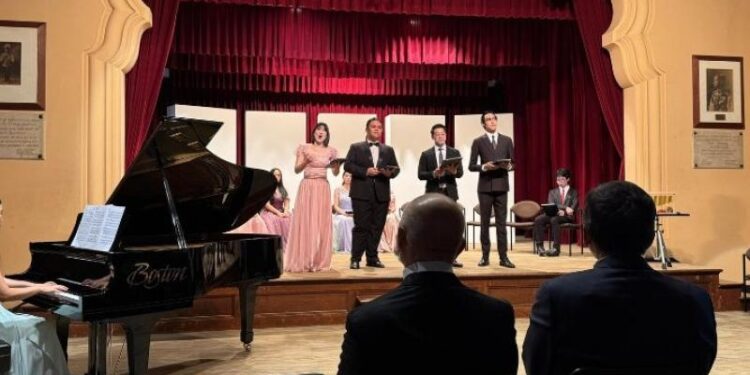 MINEX presenta “Luna de Xelajú” en evento musical multicultural en Tailandia