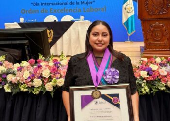 Lucía Morales recibe Orden de Excelencia Laboral