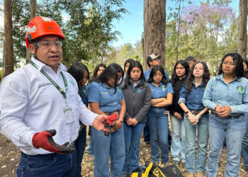 INAB capacita a futuros peritos forestales de la ENCA en manejo de recursos genéticos