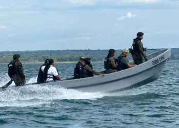 Patrullaje interinstitucional refuerza control y orden en el Lago Petén Itzá