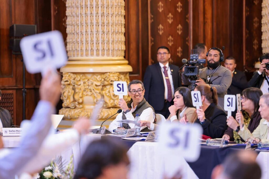 El ministro de Finanzas Públicas, Jonathan Menkos Zeissig, se refirió a la ampliación presupuestaria.