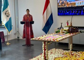 Embajada en Países Bajos inaugura exposición fotográfica sobre la Semana Santa guatemalteca