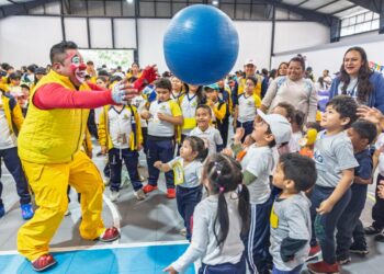 Niñas y niños conmemoran el Día Nacional de la No Violencia con jornada recreativa en el Parque Erick Barrondo