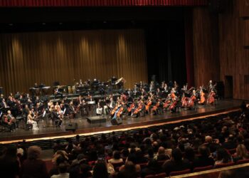 “Amar y querer”: Orquesta Sinfónica Nacional acompaña al intérprete Carlos Cuellar en soberbio homenaje a José José