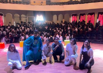 Jóvenes escuintlecos conmemoran el Día Mundial del Teatro con la obra ambiental Basuricidio