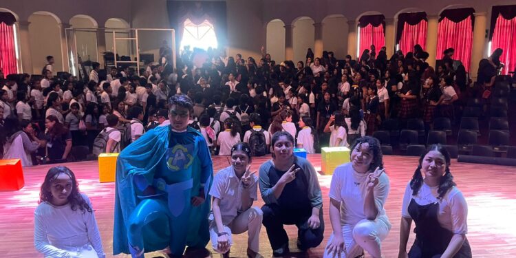 Jóvenes escuintlecos conmemoran el Día Mundial del Teatro con la obra ambiental Basuricidio