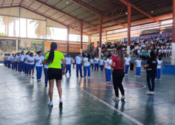 Estudiantes fortalecen hábitos saludables de alimentación y ejercicio