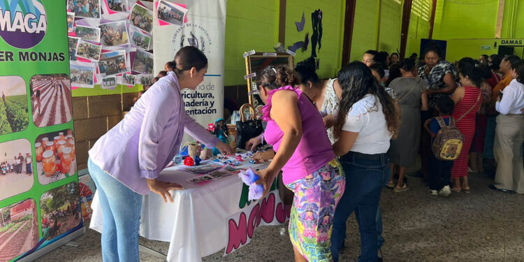 Promueven el empoderamiento y derechos de la mujer en municipios de Jalapa