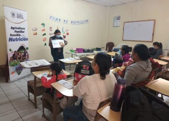 Familias fortalecen la nutrición de sus hijos en el Club de la Nutrición