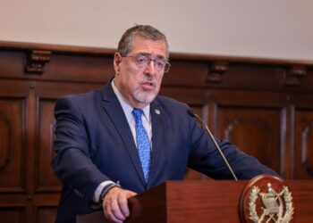 Ejecutivo respalda subsidios temporales para contener precios del combustible