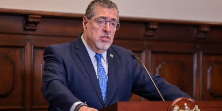 Ejecutivo respalda subsidios temporales para contener precios del combustible