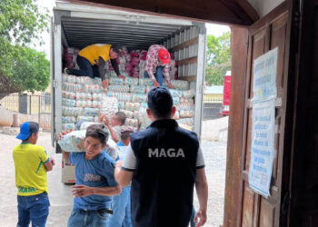 Continúa preparación de raciones para familias vulnerables