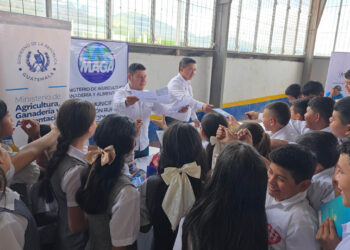 Acercan servicios institucionales a familias rurales de Olopa