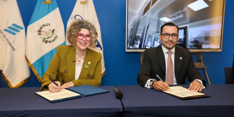 Menos tiempo, más oportunidades: MINECO y SAT mejoran la atención empresarial en Quetzaltenango